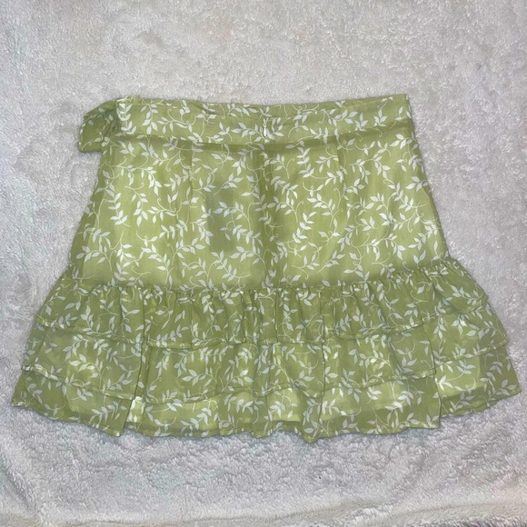 Ever After green plant ruffle skirt - Picture 3 of 6
